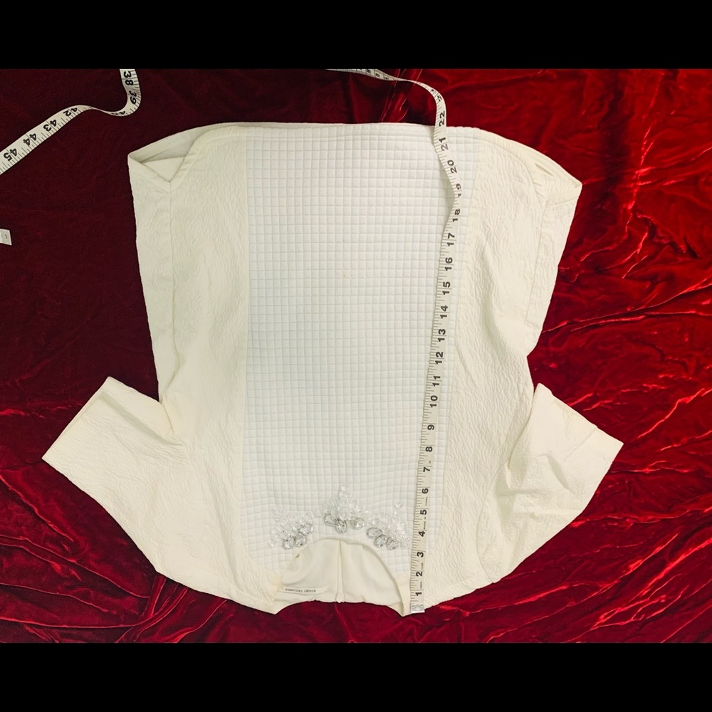 Textured white top